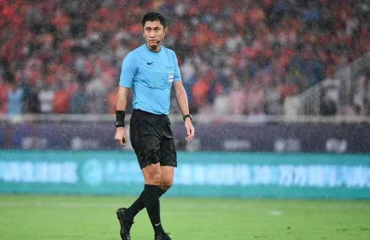 男生叫女生舔自己的坤
