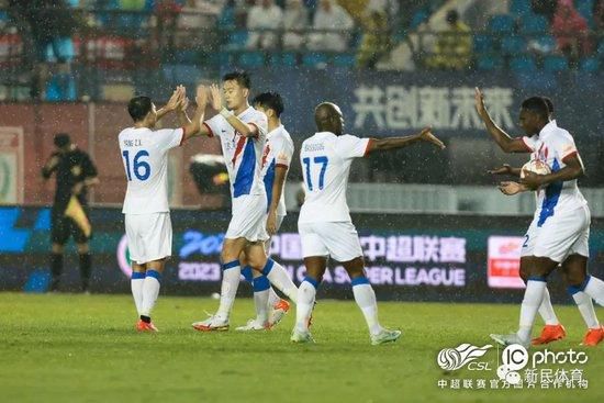 少妇无内裤下蹲露大唇92