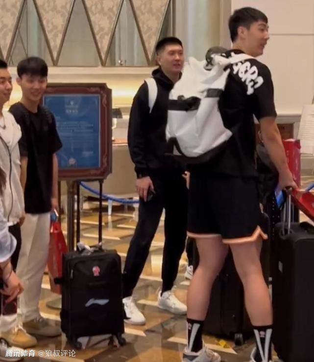 一位热裤的小叔母