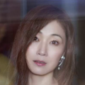 她的腰身戏弄